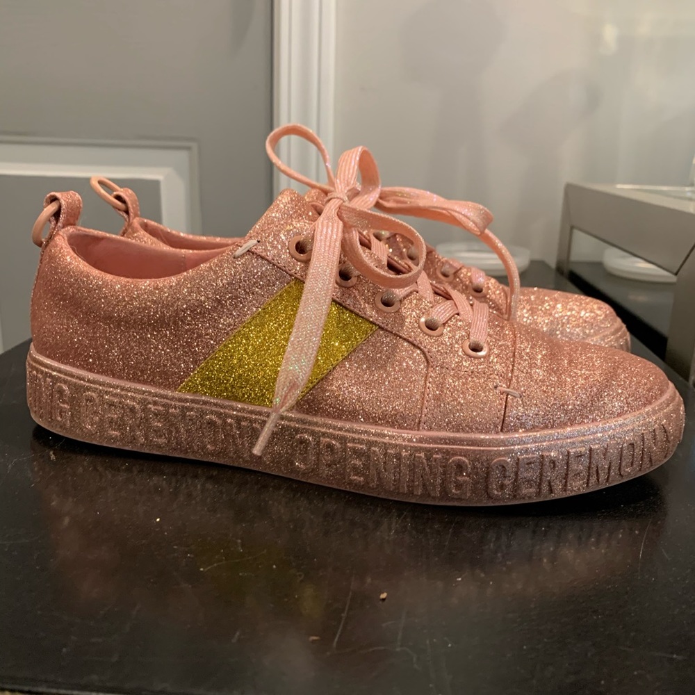 TAYLOR SWIFT pink glitter shoes Nashville session